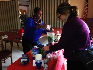 Shamon and Laura -- 2 star wellness chamions -- manning the blender for this delicious treat!